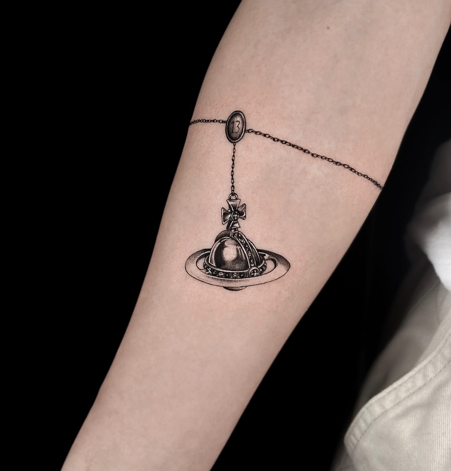 Julia Tahinos — tattoo artist