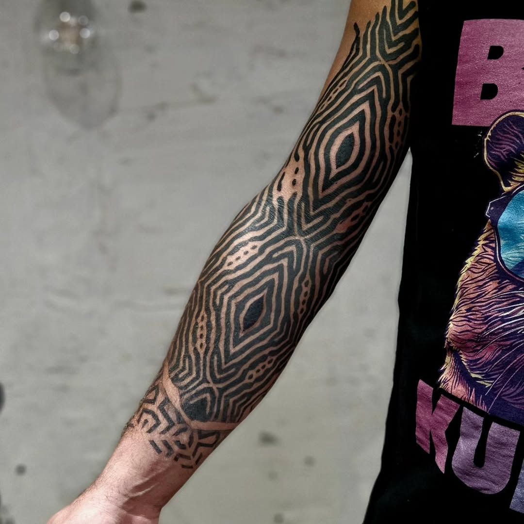 Max Komarov — tattoo artist