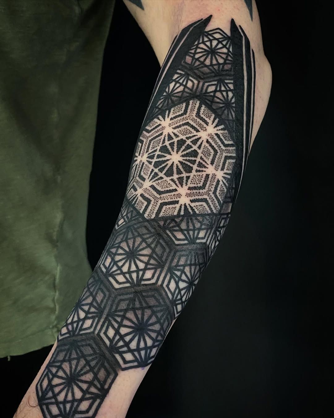 Rayne Rojas — tattoo artist