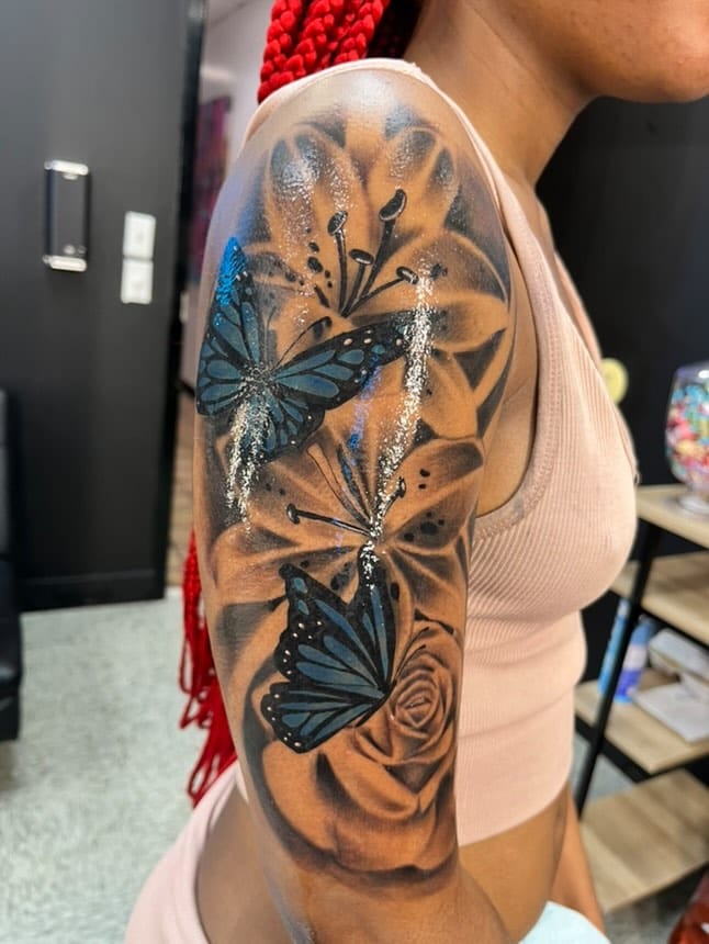 Focus — tattoo artist