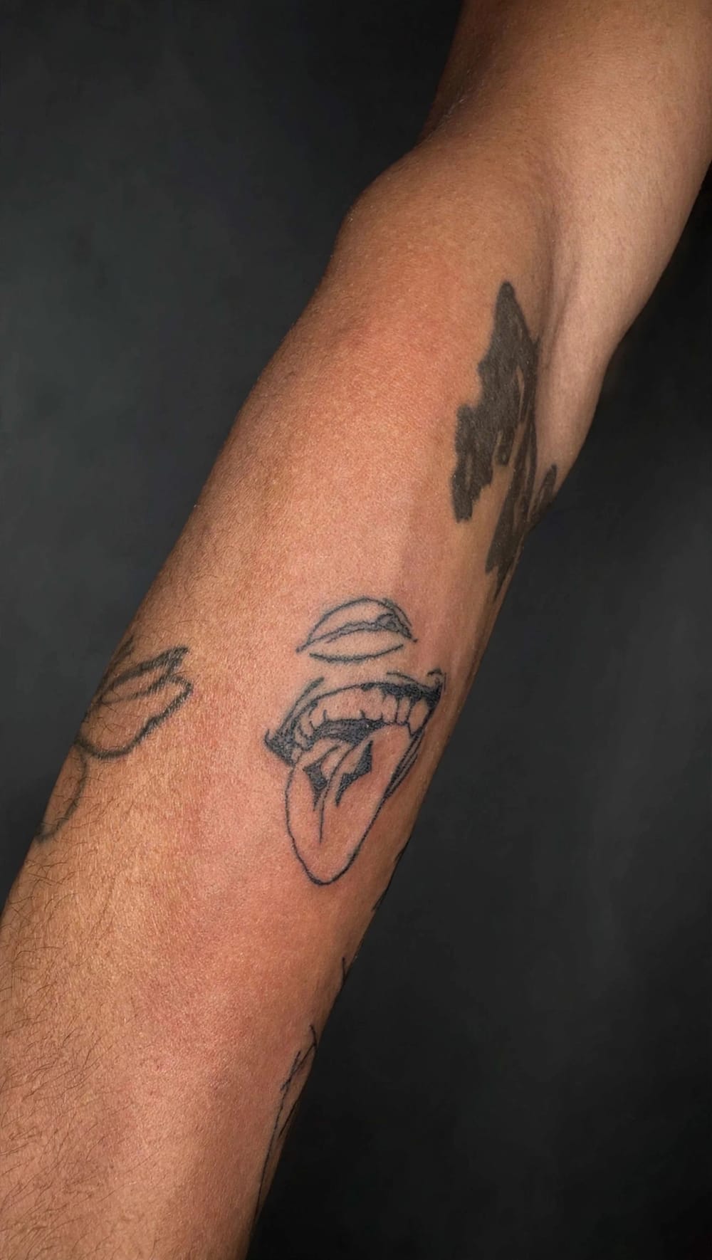 Light Mh β tattoo artist