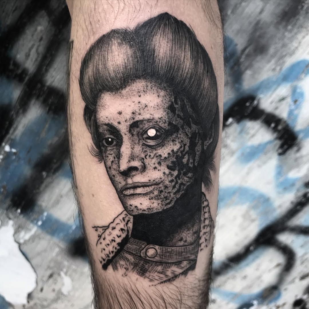Portrait of artist Natia Olson