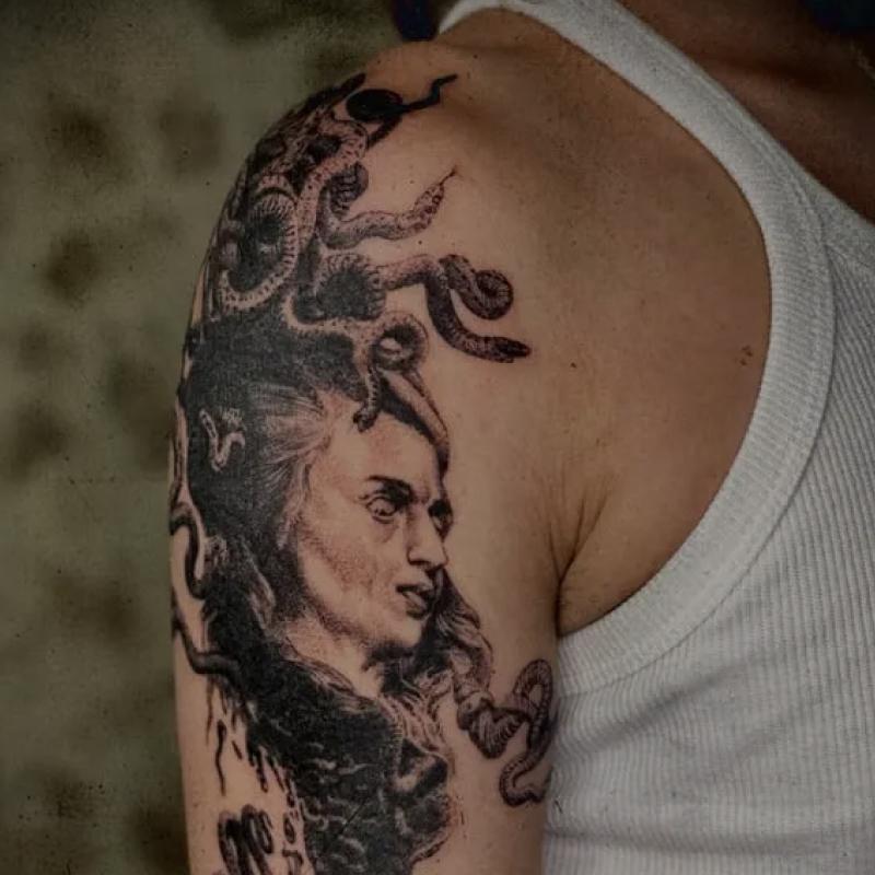 Shoulder photo
