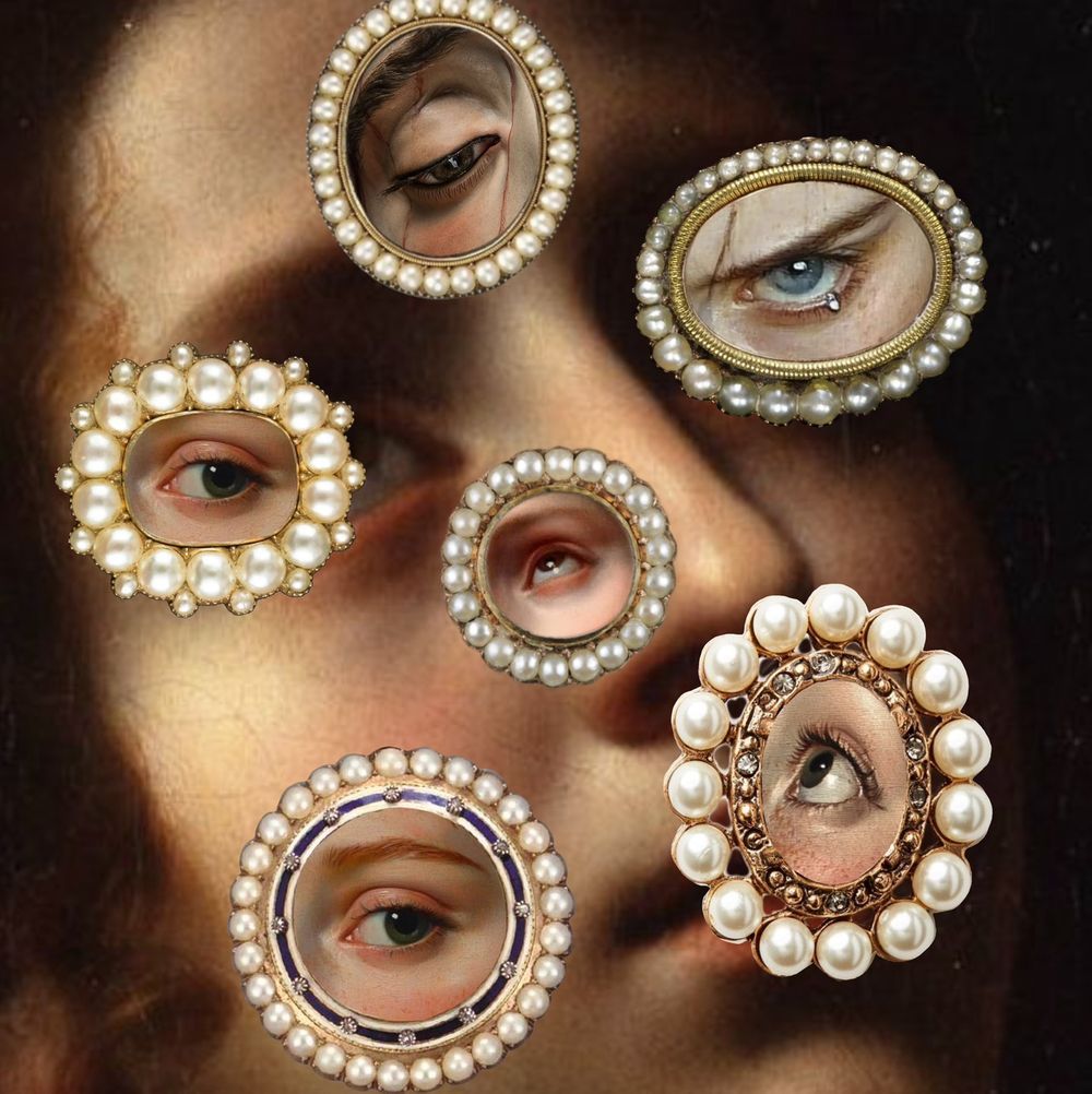 Pearl brooches set 